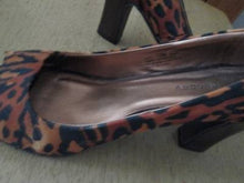 Load image into Gallery viewer, Women Heels "Chinese Laundry" CL size 10 Canvas fabric Leopard Brown Fashion.
