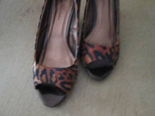 Load image into Gallery viewer, Women Heels &quot;Chinese Laundry&quot; CL size 10 Canvas fabric Leopard Brown Fashion.
